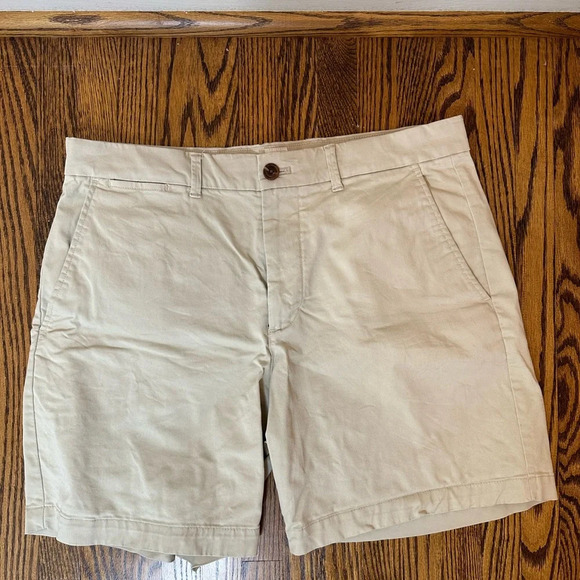 The Gap Men’s Stretch Shorts Sz 33 in Light Beige - Picture 1 of 4